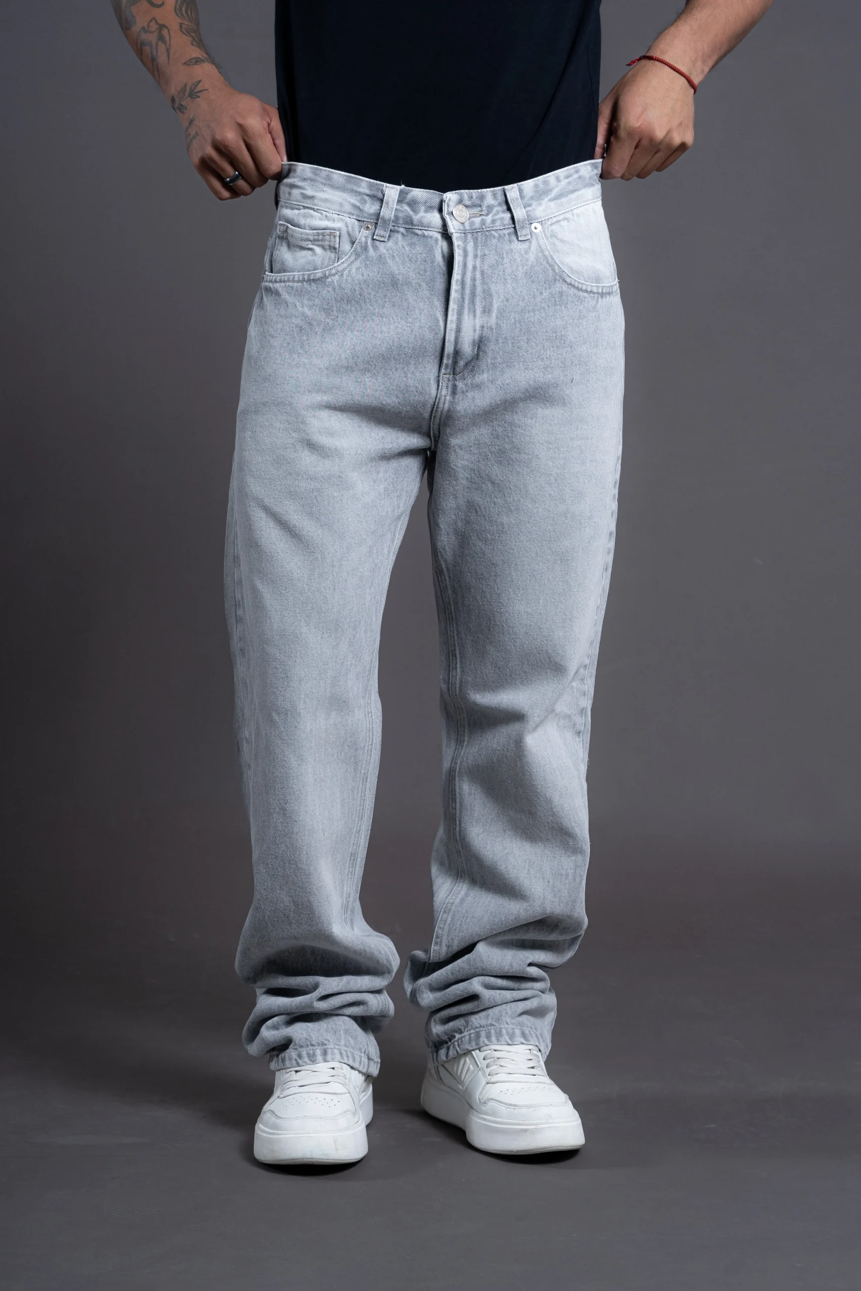 Alternative view of Relaxed Grey Frost