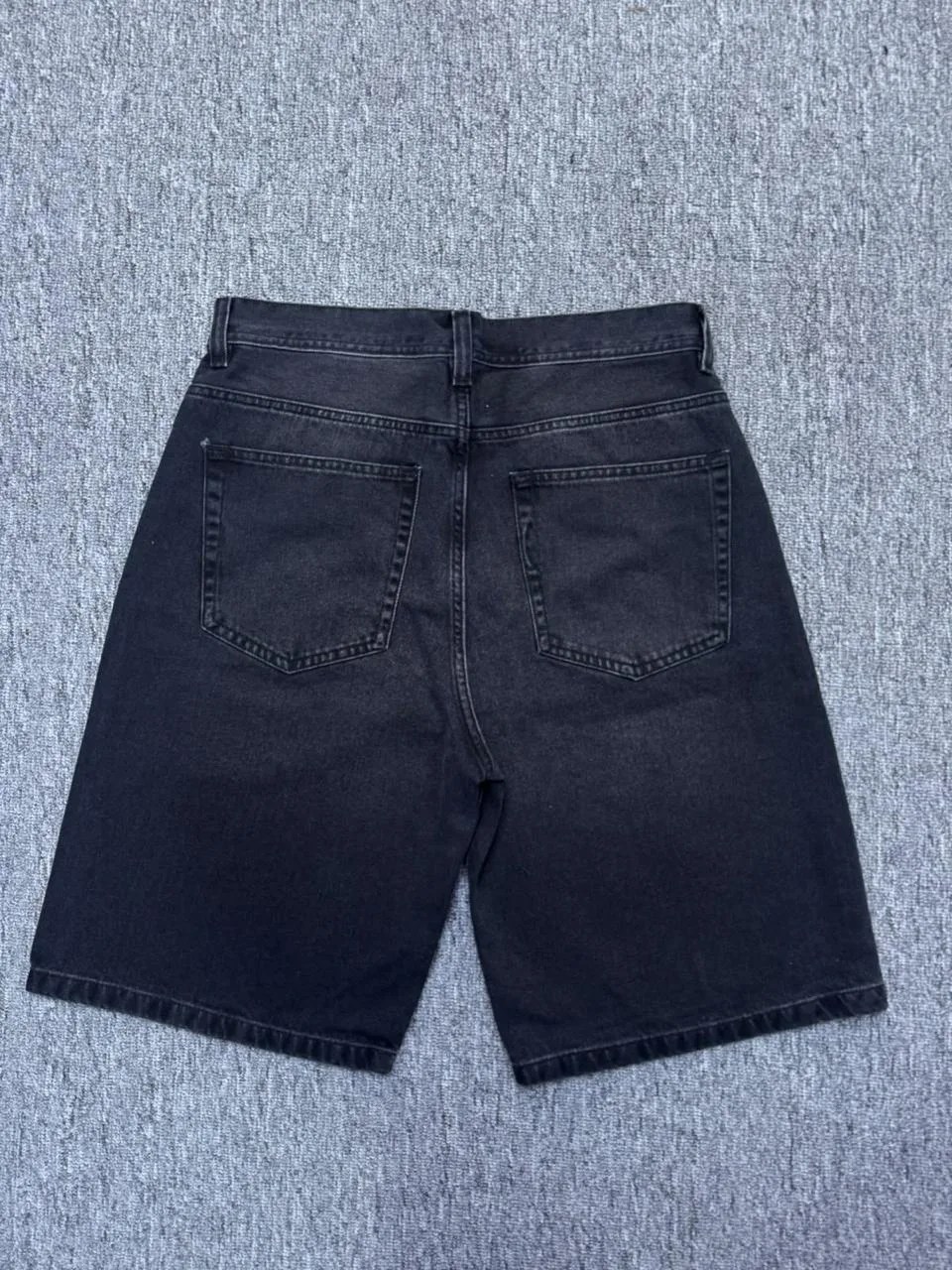 Alternative view of bermuda black